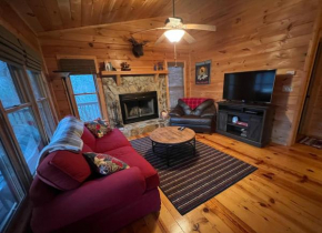 The Wander Inn Cabin In The BR Mtns w Hot Tub